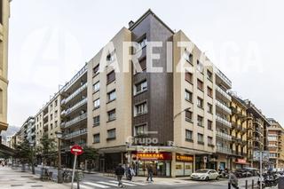 Local Comercial a Gros. Gros en la mejor zona, bar reformado en 2007 a pleno rendimiento
