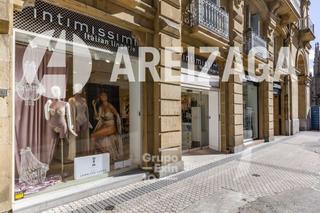 Lloguer Local Comercial a Loiola kalea 23. Unión de los locales ex intimissimi  ex calzedonia. uno de los m