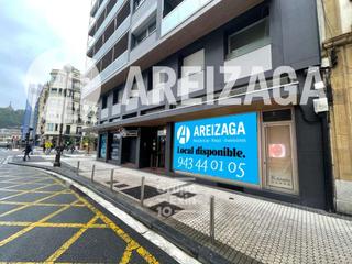 Affitto Locale commerciale in Urbieta kalea 1. Preciosa fachada representativa y no protegida orientada a la ba