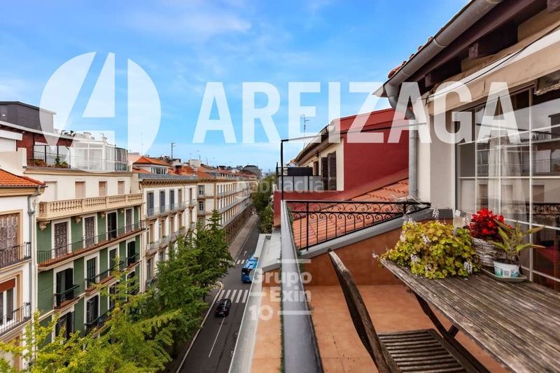 Foto 78b9bf0e-83b4-4a59-8a2d-81dc7d9e0693. Penthouse in calle legazpi 6 in Área Romántica Donostia - San Sebastián