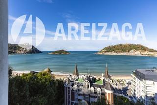 Pis a Miraconcha cuesta de aldapeta 12. Piso de esquina con preciosas vistas a la bahía, con muchísima l