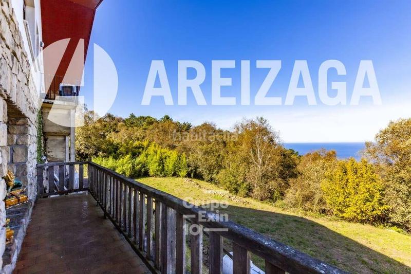 Foto ab6c2b36-72dc-432a-b3da-71a78c2f8e61. Casa en buztinzuri bidea 12 Igeldo. villa de construcción reciente, con imponentes vistas al mar, ubicada en una parcela de 7.000 m2. en Donostia - San Sebastián