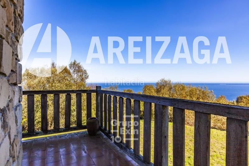 Foto bf7dc198-5fb3-459f-baa3-ae90ca69c4aa. Casa en buztinzuri bidea 12 Igeldo. villa de construcción reciente, con imponentes vistas al mar, ubicada en una parcela de 7.000 m2. en Donostia - San Sebastián