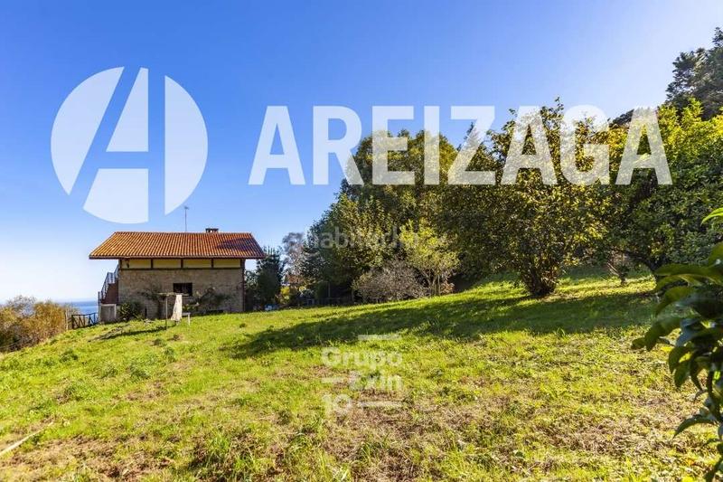 Foto fd9d6e03-ddd9-4c9d-90dc-3c37b9286008. Casa en buztinzuri bidea 12 Igeldo. villa de construcción reciente, con imponentes vistas al mar, ubicada en una parcela de 7.000 m2. en Donostia - San Sebastián