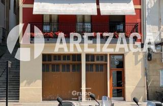Location Local commercial à Mandasko dukearen pasealekua 41. Alquiler de amplio local en zona con gran afluencia de gente
