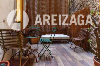 Pis a Arrandegi kalea pescaderia 7. Una vivienda encima de un local comercial en el corazón de la pa
