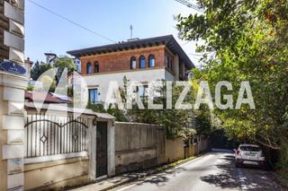 Casa  La fe pasealekua paseo de la fe. Villa independiente en miraconcha, con amplio jardín y vistas al
