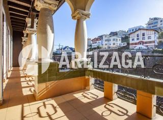 Pis  Ategorrieta hiribidea. Gros, avd. ategorrieta. amplia vivienda con terraza sur y vista