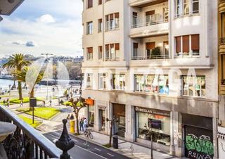 Appartement à Kolon pasealekua colon 8. Al comienzo del p de colón, vivienda exterior, totalmente reform
