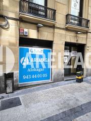Location Local commercial à Fermin calbeton kalea 45. Se alquila local con licencia sólo de restaurante en plena parte