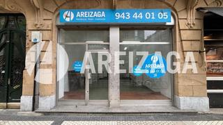 Location Local commercial à Área Romántica. En la acera con más tráfico peatonal de urbieta, en la manzana d