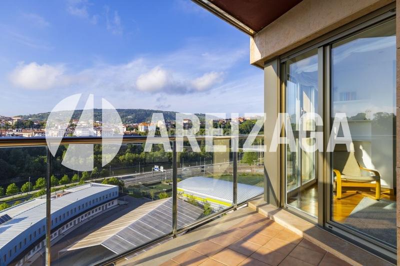 Foto 41a746ac-311f-46fc-bb53-44446aea36a8. Piso Riberas de loiola espaciosa y luminosa vivienda en décima planta, con terraza y vistas al río urumea. con garaje opcional. piso i en Donostia - San Sebastián