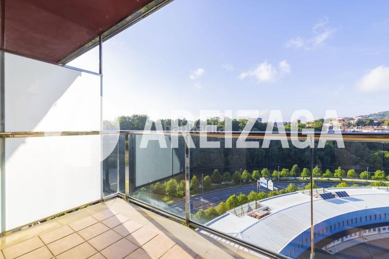 Foto cb56aceb-185a-4a66-98a6-1f49d7dc8faf. Piso Riberas de loiola espaciosa y luminosa vivienda en décima planta, con terraza y vistas al río urumea. con garaje opcional. piso i en Donostia - San Sebastián