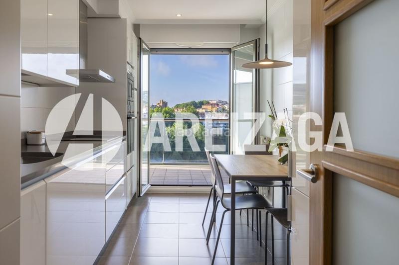 Foto f2d280ac-87b8-4377-af65-bbb86265be01. Piso Riberas de loiola espaciosa y luminosa vivienda en décima planta, con terraza y vistas al río urumea. con garaje opcional. piso i en Donostia - San Sebastián