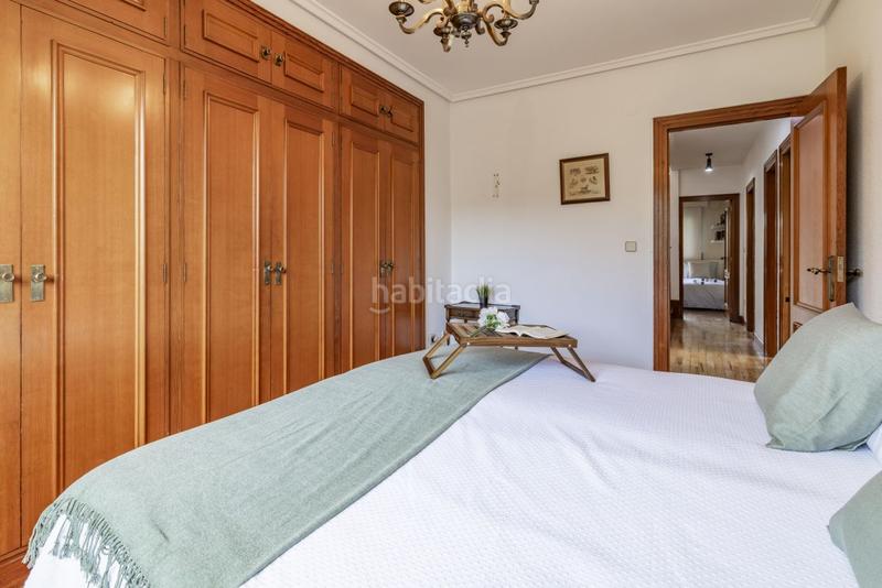 Foto 16e70266-197d-47c0-aa12-053c69f985fb. Casa aparellada amb calefacció aparcament a Aiete Donostia - San Sebastián