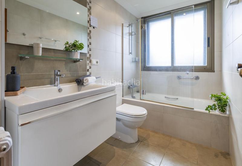Foto 43bedef2-7a58-4f21-9535-99e3238bb04d. Casa aparellada amb calefacció aparcament a Aiete Donostia - San Sebastián