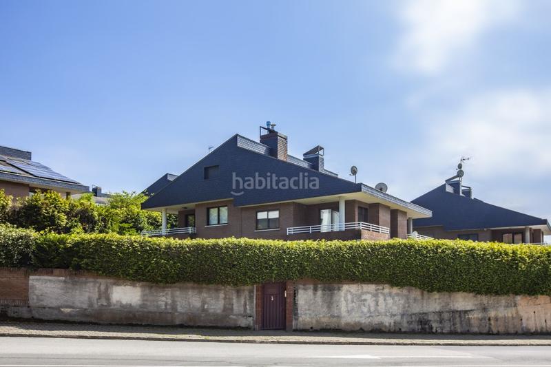Foto 83475d35-c09e-4d23-b036-56281d95af97. Casa aparellada amb calefacció aparcament a Aiete Donostia - San Sebastián