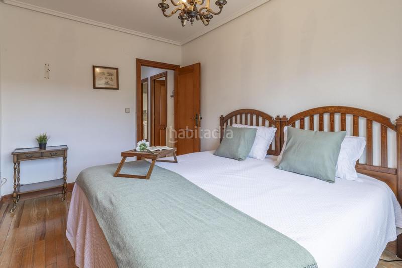 Foto a8916d2e-ddfd-4d8e-836b-2c01e3713cf1. Casa aparellada amb calefacció aparcament a Aiete Donostia - San Sebastián