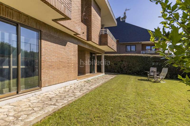 Foto b02b2b93-56cf-4ca2-969b-11b5550cd550. Casa aparellada amb calefacció aparcament a Aiete Donostia - San Sebastián
