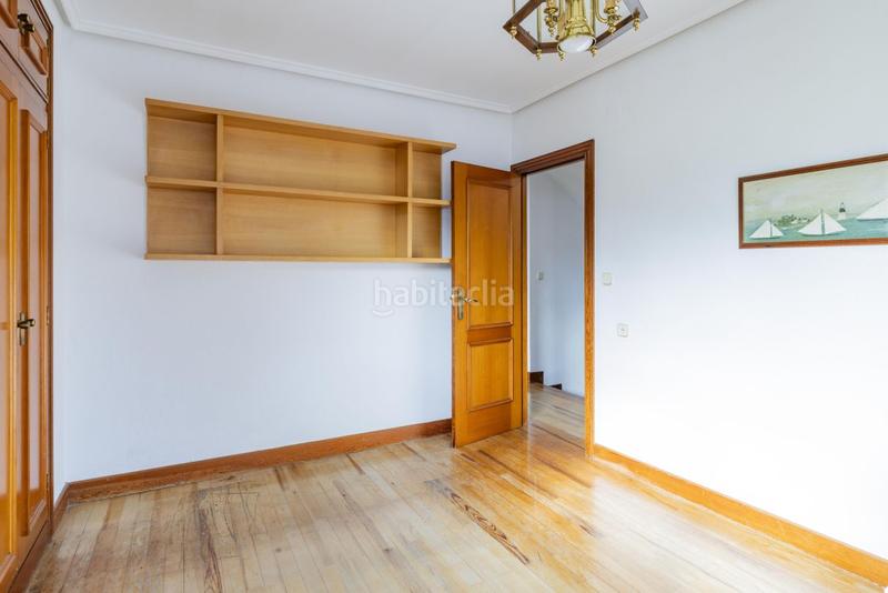 Foto e140408e-1672-4c28-8d8c-b0f82a0b741a. Casa aparellada amb calefacció aparcament a Aiete Donostia - San Sebastián