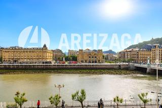 Pis a Ramón maría lili pasealekua 3. Exclusiva vivienda con vistas espectaculares, perfecta orientaci