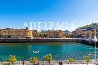 Piso en Ramón maría lili pasealekua 3. Exclusiva vivienda con vistas espectaculares, perfecta orientaci