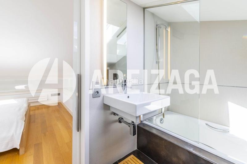 Foto 35b9e6cc-8f49-4755-a79f-9e505901a0fb. Piso en san martin kalea 25 venta de ático dúplex de alto nivel en pleno centro de san sebastián en Donostia - San Sebastián