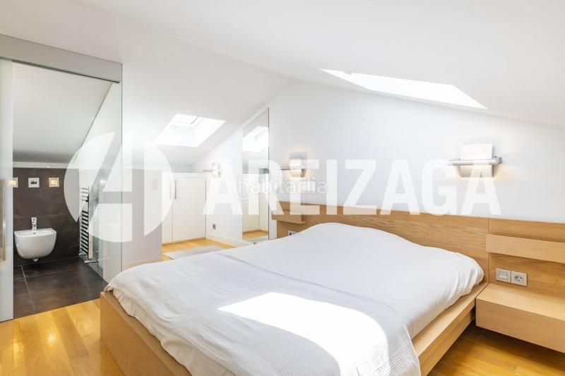 Foto 83834b7b-80d9-43b4-8ed2-d529f781454a. Piso en san martin kalea 25 venta de ático dúplex de alto nivel en pleno centro de san sebastián en Donostia - San Sebastián
