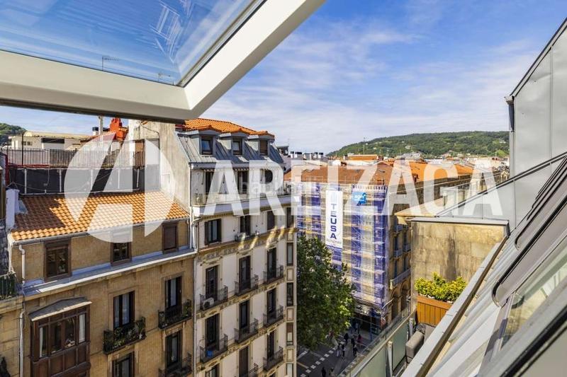 Foto a69dffc6-a51b-4f11-a573-c40bb5f01b7f. Piso en san martin kalea 25 venta de ático dúplex de alto nivel en pleno centro de san sebastián en Donostia - San Sebastián