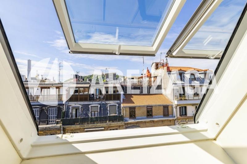 Foto ac56fc91-b71d-4575-a33b-2c5405f5223a. Piso en san martin kalea 25 venta de ático dúplex de alto nivel en pleno centro de san sebastián en Donostia - San Sebastián