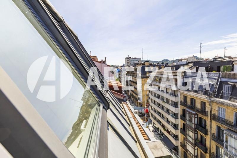 Foto efda4e54-490c-441d-9934-f8f4813fdfae. Piso en san martin kalea 25 venta de ático dúplex de alto nivel en pleno centro de san sebastián en Donostia - San Sebastián