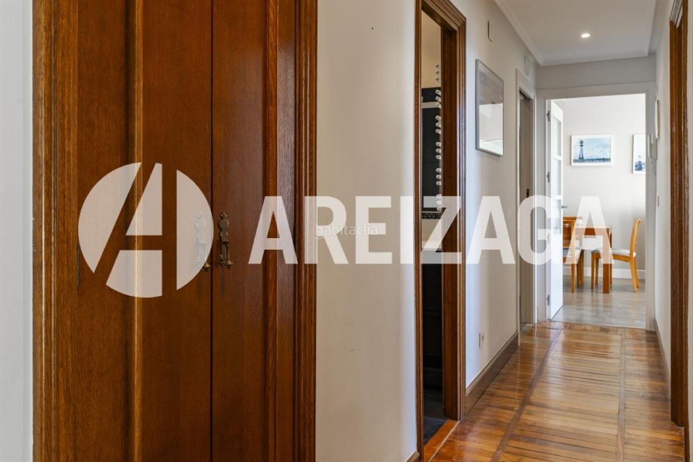 Vivienda en 1 lnea, chafln, con vistas panormicas al mar, en Donostia - San Sebastin
