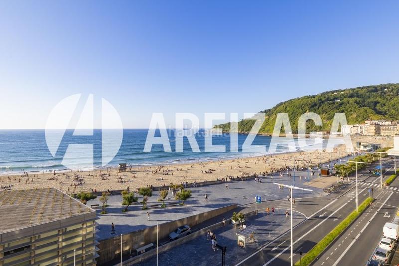 Foto 24ab5261-0348-47b2-b960-176e1beee6b1. Piso en zurriola hiribidea 16 bis vivienda en 1 línea, chaflán, con vistas panorámicas al mar, en planta alta. en Donostia - San Sebastián