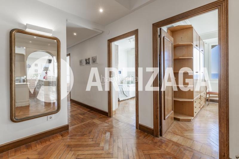 Foto c6b251c9-69ba-49a1-8264-b91ec2e78999. Piso en zurriola hiribidea 16 bis vivienda en 1 línea, chaflán, con vistas panorámicas al mar, en planta alta. en Donostia - San Sebastián