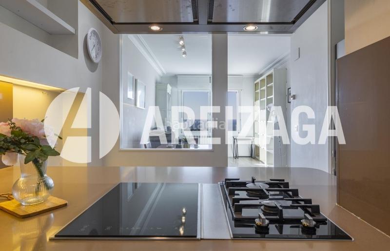 Foto d8257271-dcbd-407f-8288-1435c8d20374. Piso en zurriola hiribidea 16 bis vivienda en 1 línea, chaflán, con vistas panorámicas al mar, en planta alta. en Donostia - San Sebastián