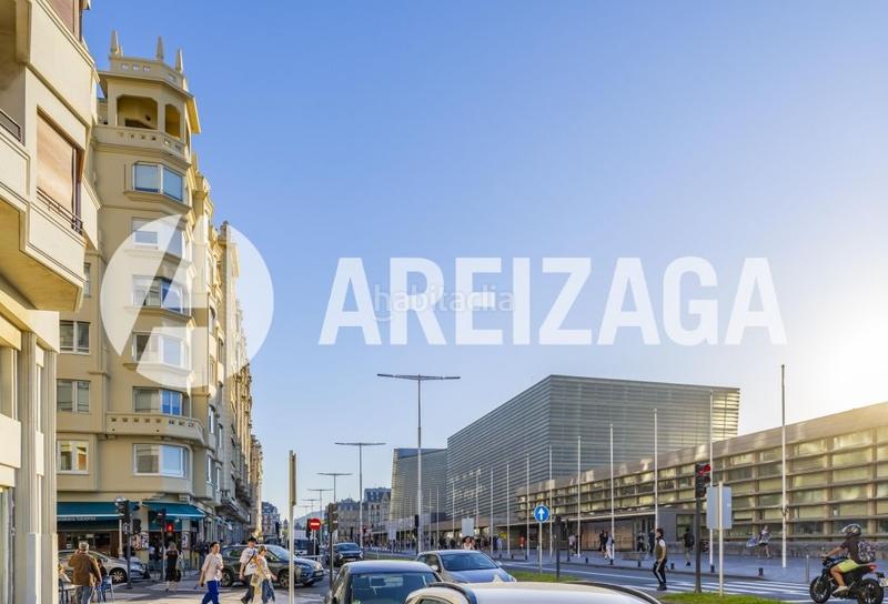 Foto dff6ee29-b85e-41dd-970a-8e5ce5f16564. Piso en zurriola hiribidea 16 bis vivienda en 1 línea, chaflán, con vistas panorámicas al mar, en planta alta. en Donostia - San Sebastián