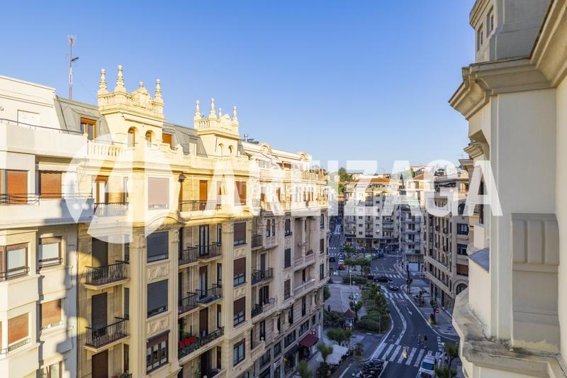 Foto e242dd63-f05c-4ec1-8a7e-de80c8bef7ed. Piso en zurriola hiribidea 16 bis vivienda en 1 línea, chaflán, con vistas panorámicas al mar, en planta alta. en Donostia - San Sebastián