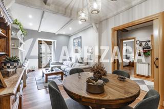 Pis  Arrasate kalea. Calle arrasate, junto al mercado y próximo a la playa. piso alto