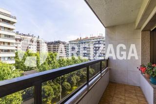 Pis  Amezketarrak kalea. Calle amezketas, piso alto, exterior con terraza, en buen estado