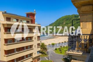 Piso en Zabaleta kalea 47. Venta de vivienda reformada de 3 dormitorios con vistas parciale
