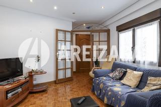 Pis  Mandasko dukearen pasealekua. Acogedor piso con gran potencial. ideal para reformar al gusto d