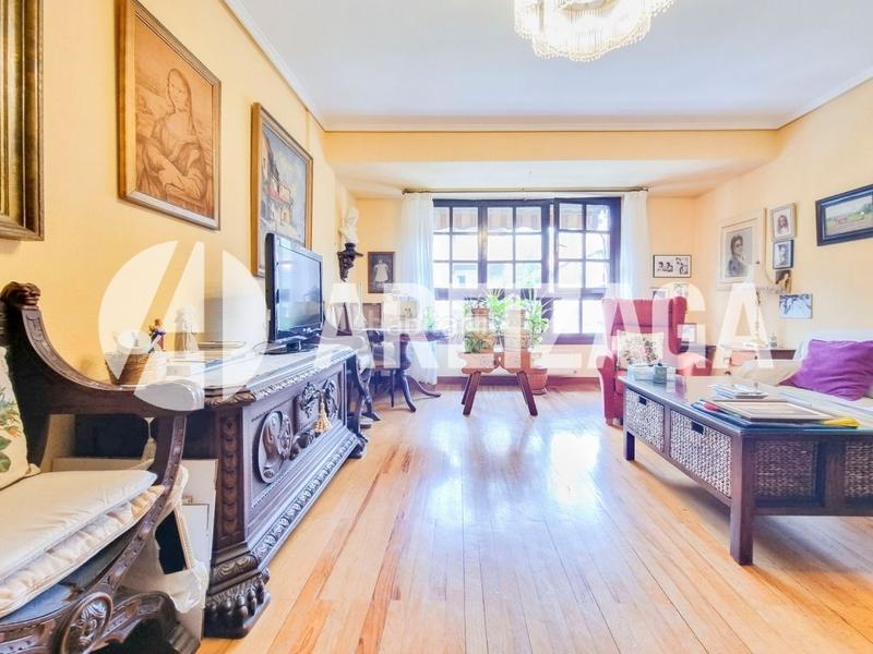 Foto a7eb4e3c-b7dd-422d-b374-d28fbfc13af5. Piso Aiete etxadi. vivienda de 3 habitaciones con garaje y trastero incluido. en Donostia - San Sebastián
