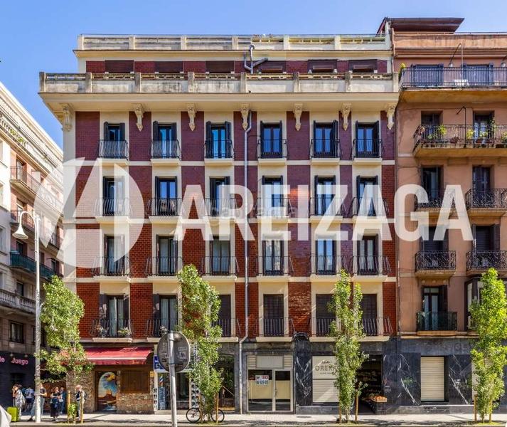 Foto 0dbcb056-28ce-41b8-b3fa-b68e7bd53e6c. Piso  alto, exterior en calle miracruz, con 3 balcones, luminoso. en Donostia - San Sebastián