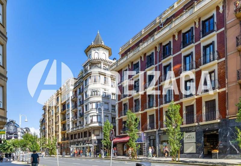 Foto 22a631bb-d973-48c2-99d1-b93c3b08cefa. Piso  alto, exterior en calle miracruz, con 3 balcones, luminoso. en Donostia - San Sebastián
