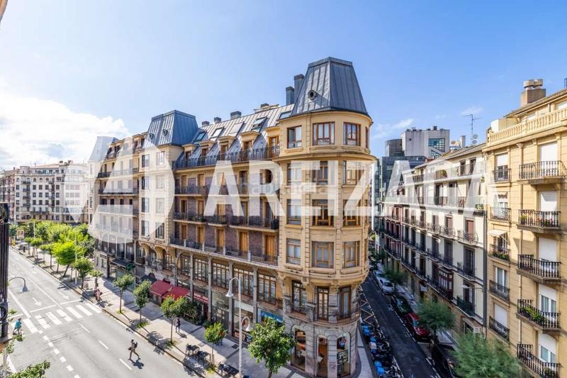 Foto 2a8b1513-883c-4237-8f58-48233a41ae17. Piso  alto, exterior en calle miracruz, con 3 balcones, luminoso. en Donostia - San Sebastián