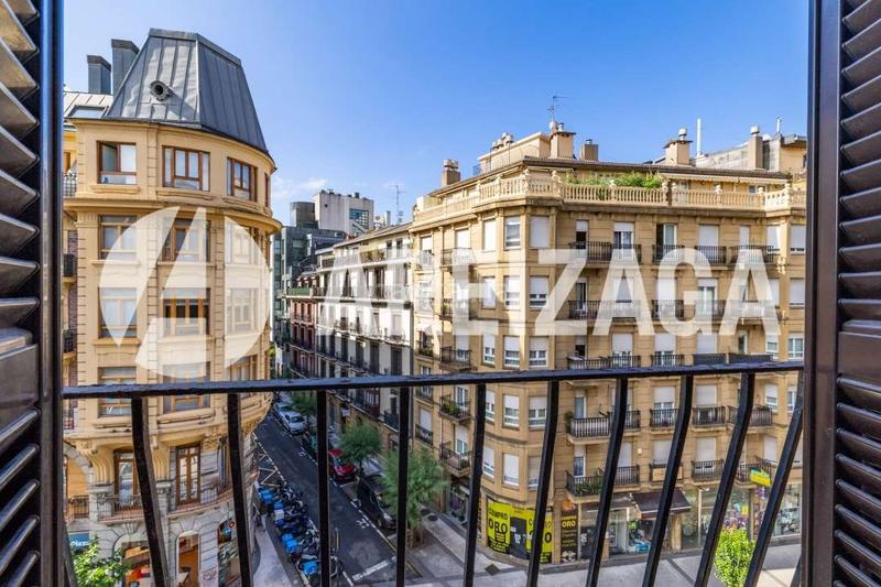 Foto fdc2f8d8-43b7-4755-906b-34a4c5ab50dc. Piso  alto, exterior en calle miracruz, con 3 balcones, luminoso. en Donostia - San Sebastián