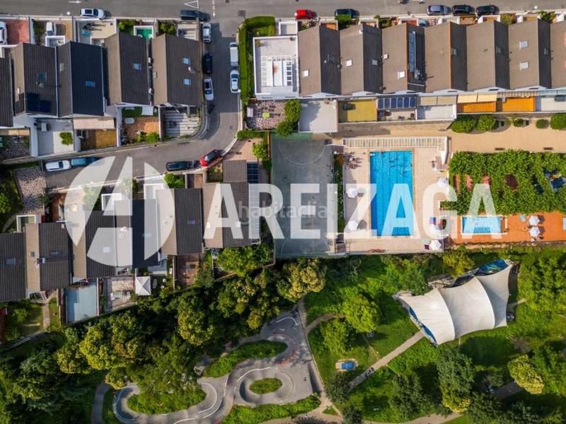 Foto d1c5b10b-e39b-4fa8-bee8-9f5f37d587a1. Casa con riscaldamento parcheggio piscina in Miracruz Donostia - San Sebastián
