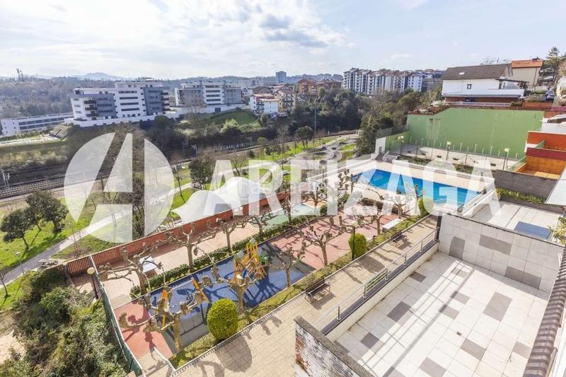 Foto e2b2426f-01b1-403b-8572-df7e2e0cf93c. Casa con riscaldamento parcheggio piscina in Miracruz Donostia - San Sebastián