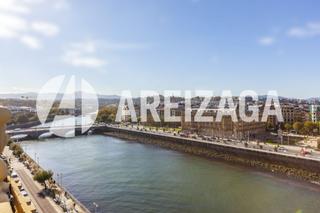 Pis a Gros. Gros  zurriola calle ramon maria lili. vivienda con vistas total