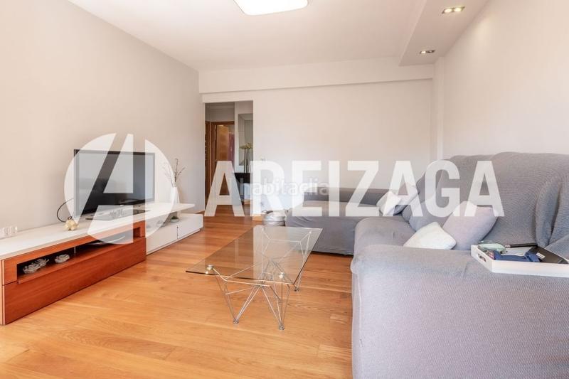 Foto 1c499ce8-2e3c-406f-9ee2-23ac4d8e6720. Piso amplio piso con terraza orientada al sureste para entrar a vivir . garaje cerrado opcional con altillo en 80.000.. en Donostia - San Sebastián